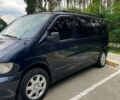 Синий Мерседес Вито, объемом двигателя 2.2 л и пробегом 403 тыс. км за 5350 $, фото 1 на Automoto.ua