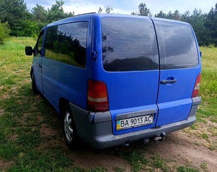 Синий Мерседес Вито, объемом двигателя 2.2 л и пробегом 360 тыс. км за 4500 $, фото 3 на Automoto.ua