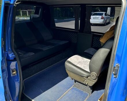 Синий Мерседес Вито, объемом двигателя 2.1 л и пробегом 435 тыс. км за 5400 $, фото 4 на Automoto.ua