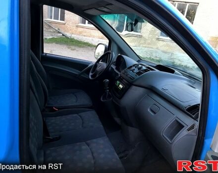 Мерседес Віто 2004 у Емильчином на Automoto.ua Синій Мерседес Віто, об'ємом двигуна 2.1 л та пробігом 295 тис. км за 6500 $, фото 5 на Automoto.ua