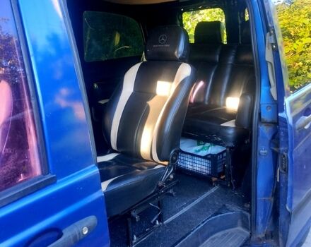 Синий Мерседес Вито, объемом двигателя 2.1 л и пробегом 300 тыс. км за 4499 $, фото 2 на Automoto.ua