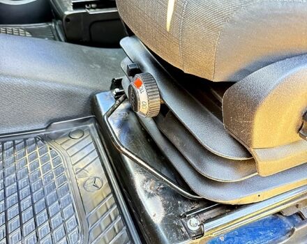 Синій Мерседес Віто, об'ємом двигуна 2.1 л та пробігом 308 тис. км за 22000 $, фото 7 на Automoto.ua