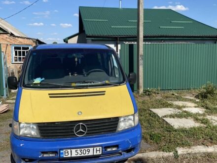 Синий Мерседес Вито, объемом двигателя 2.3 л и пробегом 385 тыс. км за 3800 $, фото 1 на Automoto.ua