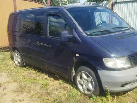 Синий Мерседес Вито, объемом двигателя 2.3 л и пробегом 483 тыс. км за 3500 $, фото 1 на Automoto.ua