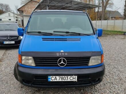 Синий Мерседес Вито, объемом двигателя 2.2 л и пробегом 300 тыс. км за 4800 $, фото 1 на Automoto.ua