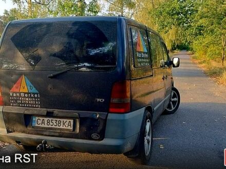 Мерседес Віто 1999 у Черкасах на Automoto.ua Синій Мерседес Віто, об'ємом двигуна 2.1 л та пробігом 511 тис. км за 3500 $, фото 1 на Automoto.ua