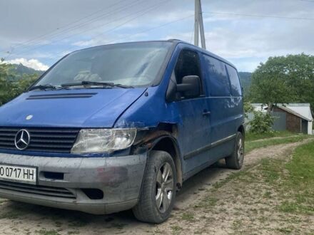 Синий Мерседес Вито, объемом двигателя 2.2 л и пробегом 300 тыс. км за 1500 $, фото 1 на Automoto.ua