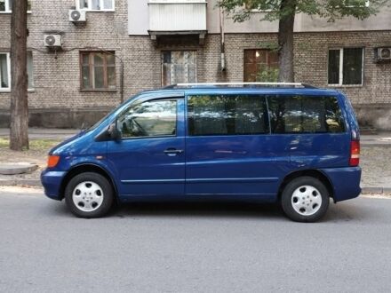 Синий Мерседес Вито, объемом двигателя 2.2 л и пробегом 390 тыс. км за 5300 $, фото 1 на Automoto.ua
