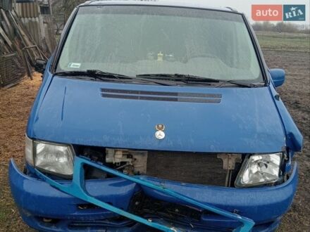 Синий Мерседес Вито, объемом двигателя 2.3 л и пробегом 230 тыс. км за 3000 $, фото 1 на Automoto.ua