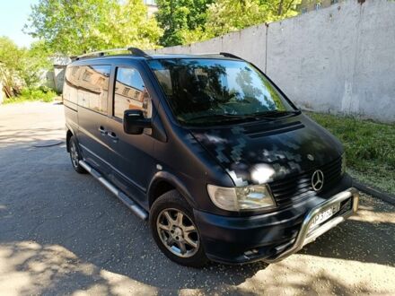 Синий Мерседес Вито, объемом двигателя 2.1 л и пробегом 550 тыс. км за 4000 $, фото 1 на Automoto.ua