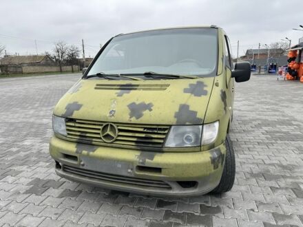 Синий Мерседес Вито, объемом двигателя 2.2 л и пробегом 420 тыс. км за 3000 $, фото 1 на Automoto.ua