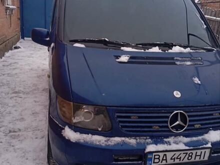 Синий Мерседес Вито, объемом двигателя 2.15 л и пробегом 450 тыс. км за 4500 $, фото 1 на Automoto.ua