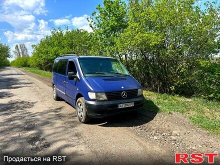 Синий Мерседес Вито, объемом двигателя 2.2 л и пробегом 250 тыс. км за 4500 $, фото 1 на Automoto.ua