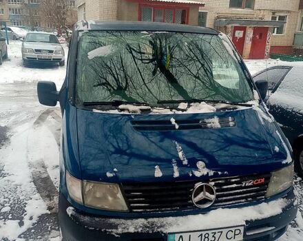Синий Мерседес Вито, объемом двигателя 2.2 л и пробегом 350 тыс. км за 3000 $, фото 1 на Automoto.ua
