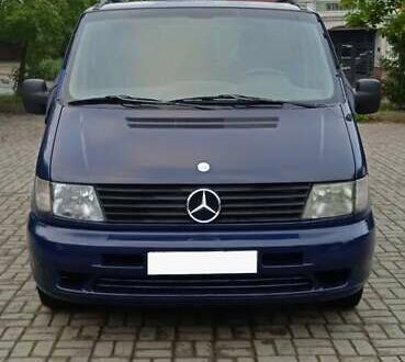 Синий Мерседес Вито, объемом двигателя 2.15 л и пробегом 380 тыс. км за 4850 $, фото 1 на Automoto.ua