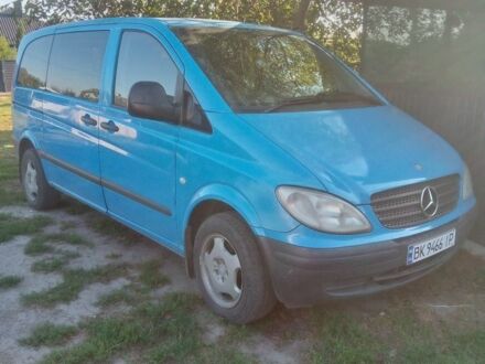 Синий Мерседес Вито, объемом двигателя 2.1 л и пробегом 330 тыс. км за 5650 $, фото 1 на Automoto.ua