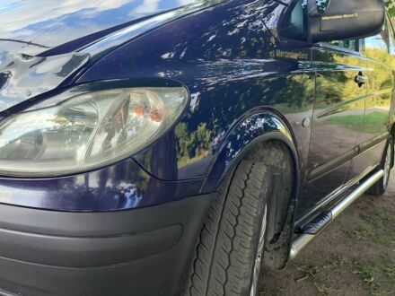 Мерседес Віто 2004 у Сумах на Automoto.ua Синій Мерседес Віто, об'ємом двигуна 2.1 л та пробігом 530 тис. км за 6819 $, фото 1 на Automoto.ua