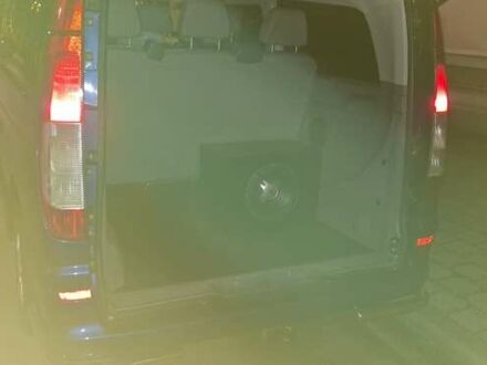 Синий Мерседес Вито, объемом двигателя 2.15 л и пробегом 429 тыс. км за 13034 $, фото 1 на Automoto.ua