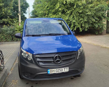 Синий Мерседес Вито, объемом двигателя 2.2 л и пробегом 295 тыс. км за 18000 $, фото 1 на Automoto.ua