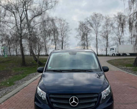 Синий Мерседес Вито, объемом двигателя 2.14 л и пробегом 242 тыс. км за 19999 $, фото 1 на Automoto.ua