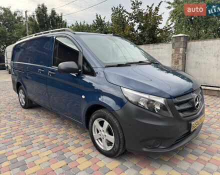 Синий Мерседес Вито, объемом двигателя 2.2 л и пробегом 200 тыс. км за 16600 $, фото 1 на Automoto.ua