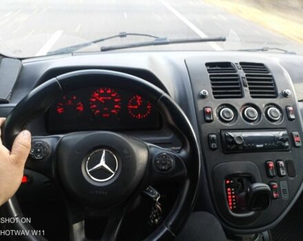 Зеленый Мерседес Вито, объемом двигателя 2.1 л и пробегом 330 тыс. км за 2000 $, фото 2 на Automoto.ua