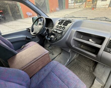 Зеленый Мерседес Вито, объемом двигателя 2.3 л и пробегом 300 тыс. км за 2600 $, фото 5 на Automoto.ua