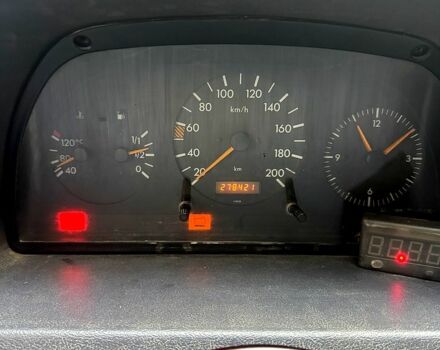 Зеленый Мерседес Вито, объемом двигателя 2.3 л и пробегом 277 тыс. км за 3550 $, фото 3 на Automoto.ua