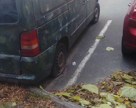 Зеленый Мерседес Вито, объемом двигателя 2.2 л и пробегом 550 тыс. км за 1909 $, фото 3 на Automoto.ua