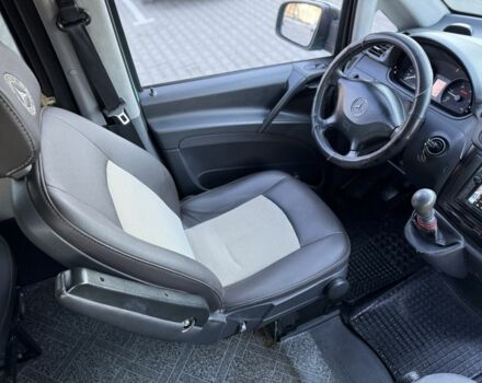 Зеленый Мерседес Вито, объемом двигателя 2.2 л и пробегом 285 тыс. км за 10500 $, фото 6 на Automoto.ua