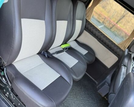 Зеленый Мерседес Вито, объемом двигателя 2.2 л и пробегом 285 тыс. км за 10500 $, фото 5 на Automoto.ua