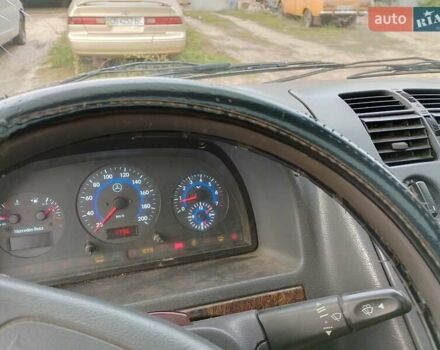 Зелений Мерседес Віто, об'ємом двигуна 2.3 л та пробігом 370 тис. км за 5500 $, фото 3 на Automoto.ua