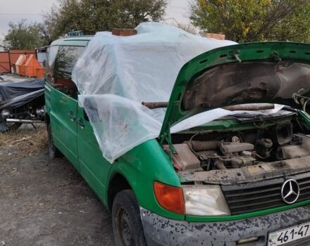 Зелений Мерседес Віто, об'ємом двигуна 2.3 л та пробігом 350 тис. км за 1919 $, фото 1 на Automoto.ua