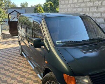 Зеленый Мерседес Вито, объемом двигателя 2.2 л и пробегом 277 тыс. км за 4300 $, фото 2 на Automoto.ua