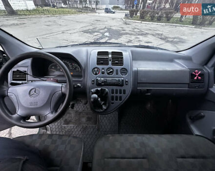 Зеленый Мерседес Вито, объемом двигателя 2.15 л и пробегом 432 тыс. км за 3500 $, фото 14 на Automoto.ua