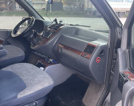 Зеленый Мерседес Вито, объемом двигателя 2.15 л и пробегом 565 тыс. км за 9999 $, фото 3 на Automoto.ua