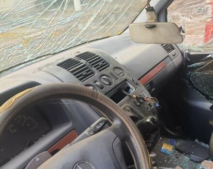 Зеленый Мерседес Вито, объемом двигателя 2.15 л и пробегом 368 тыс. км за 1700 $, фото 10 на Automoto.ua