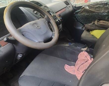 Зеленый Мерседес Вито, объемом двигателя 2.15 л и пробегом 368 тыс. км за 1700 $, фото 7 на Automoto.ua