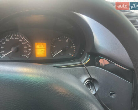 Зеленый Мерседес Вито, объемом двигателя 2.2 л и пробегом 202 тыс. км за 14150 $, фото 7 на Automoto.ua