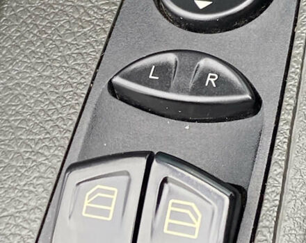 Зеленый Мерседес Вито, объемом двигателя 2.14 л и пробегом 328 тыс. км за 13700 $, фото 42 на Automoto.ua