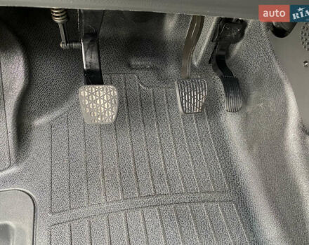 Зеленый Мерседес Вито, объемом двигателя 2.14 л и пробегом 328 тыс. км за 13700 $, фото 11 на Automoto.ua