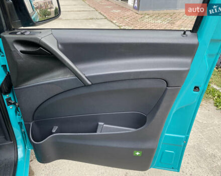 Зеленый Мерседес Вито, объемом двигателя 2.14 л и пробегом 328 тыс. км за 13700 $, фото 6 на Automoto.ua