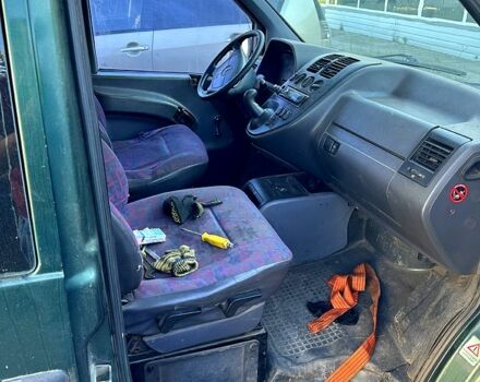 Зеленый Мерседес Вито, объемом двигателя 2.3 л и пробегом 230 тыс. км за 2200 $, фото 2 на Automoto.ua