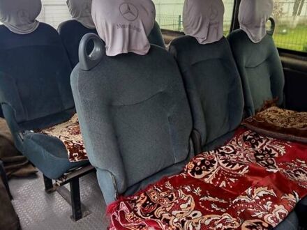 Зеленый Мерседес Вито, объемом двигателя 2.3 л и пробегом 700 тыс. км за 3100 $, фото 1 на Automoto.ua