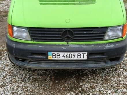 Зеленый Мерседес Вито, объемом двигателя 2.3 л и пробегом 300 тыс. км за 2200 $, фото 1 на Automoto.ua
