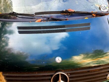 Зеленый Мерседес Вито, объемом двигателя 2.2 л и пробегом 382 тыс. км за 1700 $, фото 1 на Automoto.ua