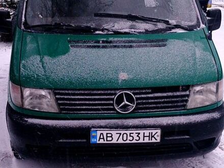 Зеленый Мерседес Вито, объемом двигателя 2.1 л и пробегом 300 тыс. км за 4200 $, фото 1 на Automoto.ua