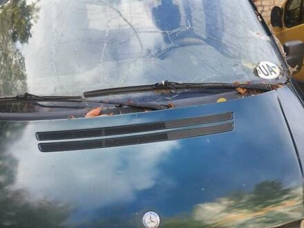 Зеленый Мерседес Вито, объемом двигателя 2.15 л и пробегом 368 тыс. км за 1700 $, фото 1 на Automoto.ua