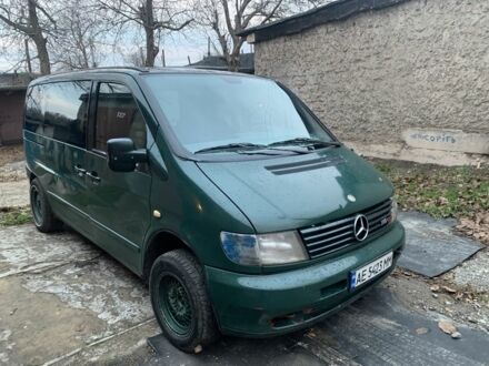 Зелений Мерседес Віто, об'ємом двигуна 2.2 л та пробігом 400 тис. км за 4250 $, фото 1 на Automoto.ua