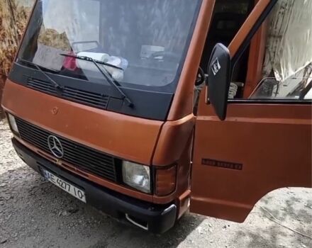 Оранжевый Мерседес Вито, объемом двигателя 2.4 л и пробегом 400 тыс. км за 2024 $, фото 1 на Automoto.ua